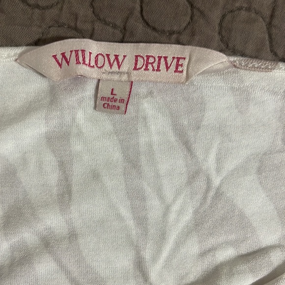 Women’s eyelet flutter-sleeve top - Picture 7 of 10